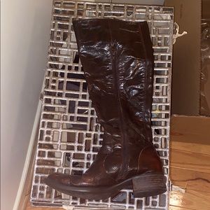 Tall fall boots 👢🍂— size 9